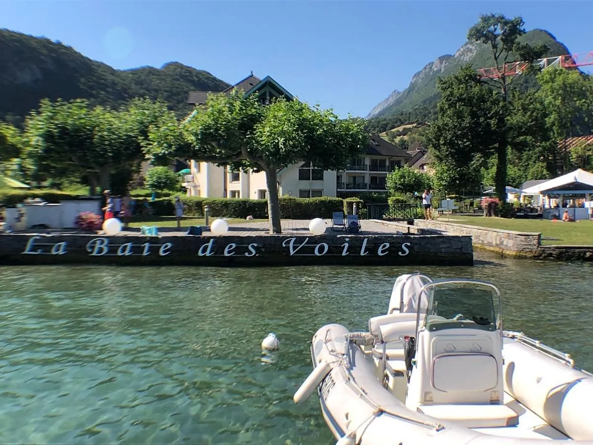 Au Bord Du Lac D'Annecy, Logement Type Loft, Dans Residence Avec Plage Et Ponton Privee Duingt