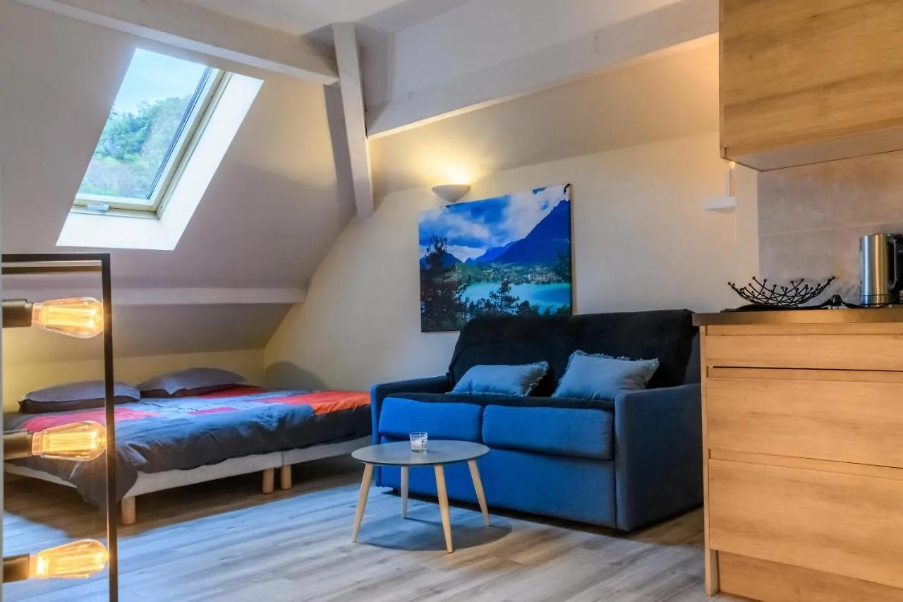 Au Bord Du Lac D'Annecy, Logement Type Loft, Dans Residence Avec Plage Et Ponton Privee Duingt 0*,
