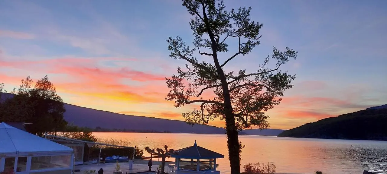 Apartment Au Bord Du Lac D'Annecy, Logement Type Loft, Dans Residence Avec Plage Et Ponton Privee Duingt France