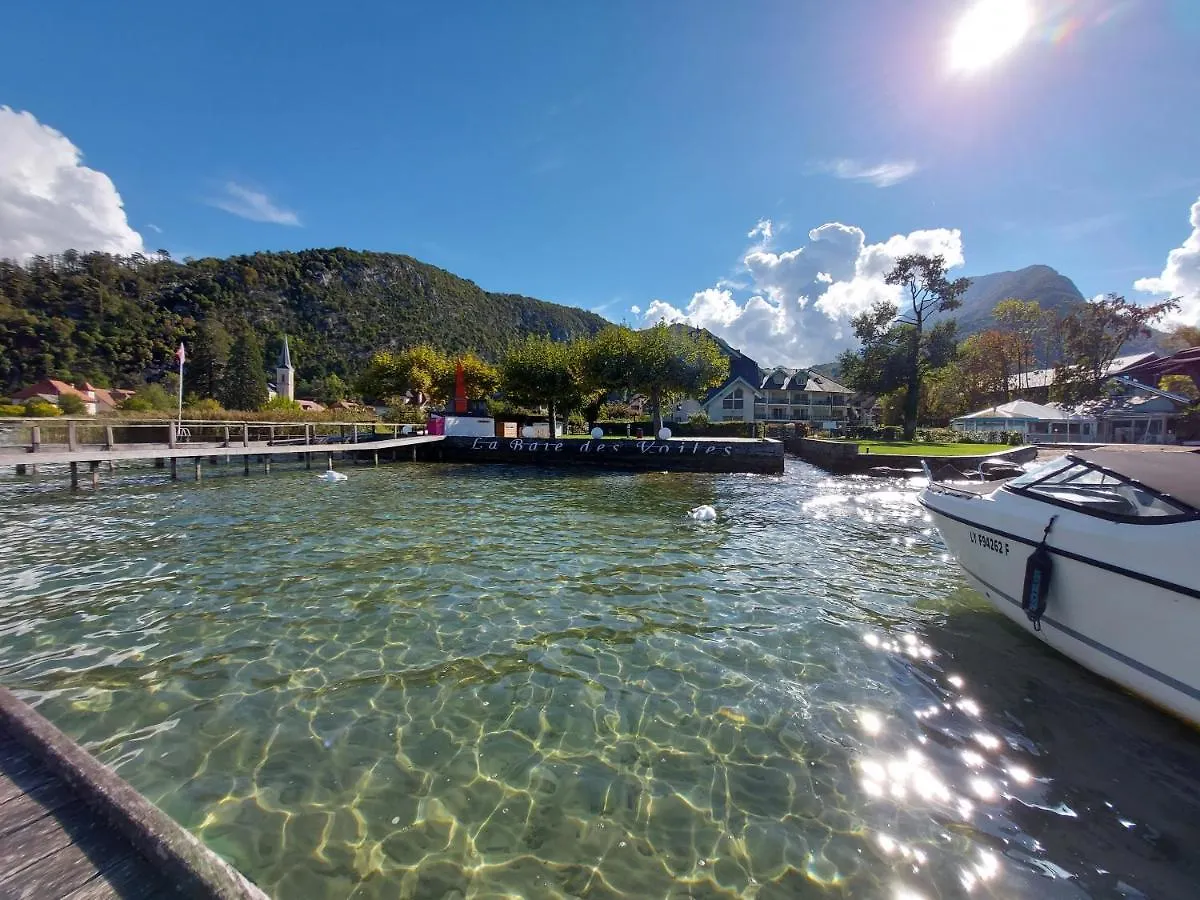 Au Bord Du Lac D'Annecy, Logement Type Loft, Dans Residence Avec Plage Et Ponton Privee Duingt 0*,  France