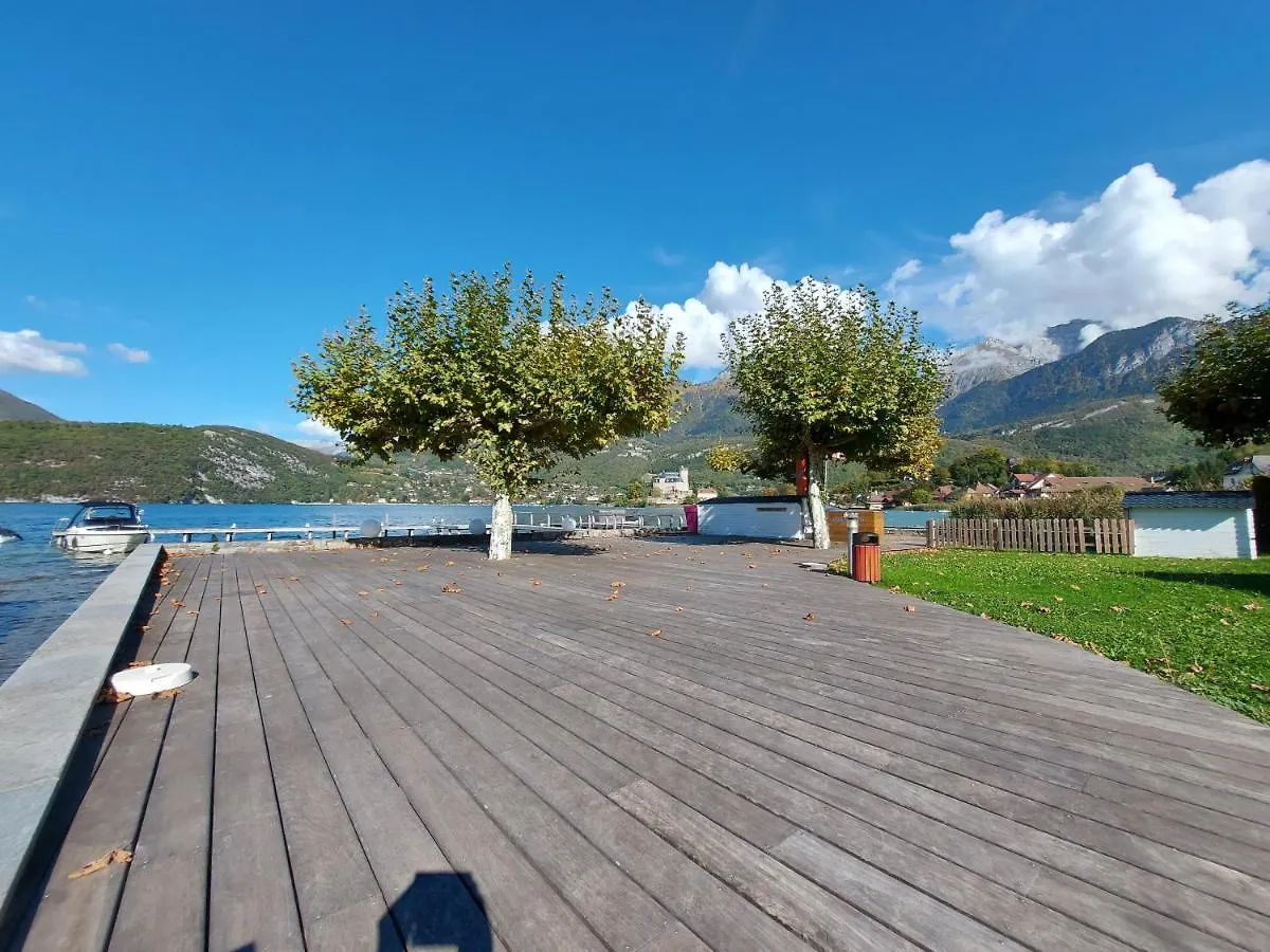 Au Bord Du Lac D'Annecy, Logement Type Loft, Dans Residence Avec Plage Et Ponton Privee Duingt Apartment